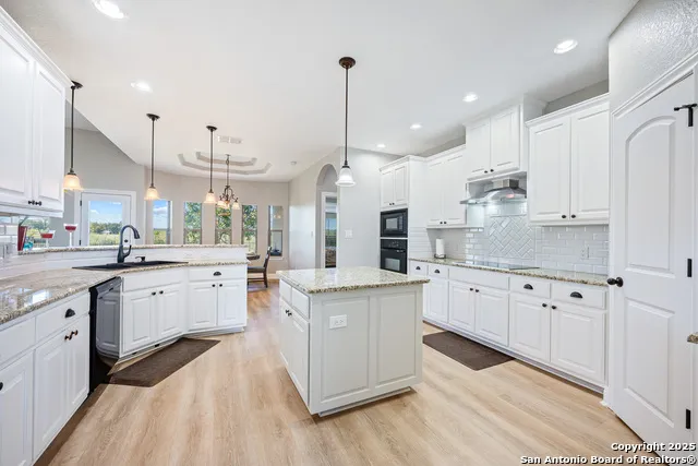 16026 Lake Shore Dr Lytle, TX 78052