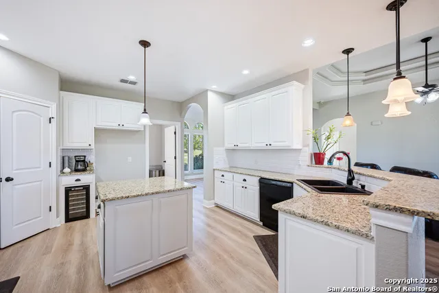 16026 Lake Shore Dr Lytle, TX 78052