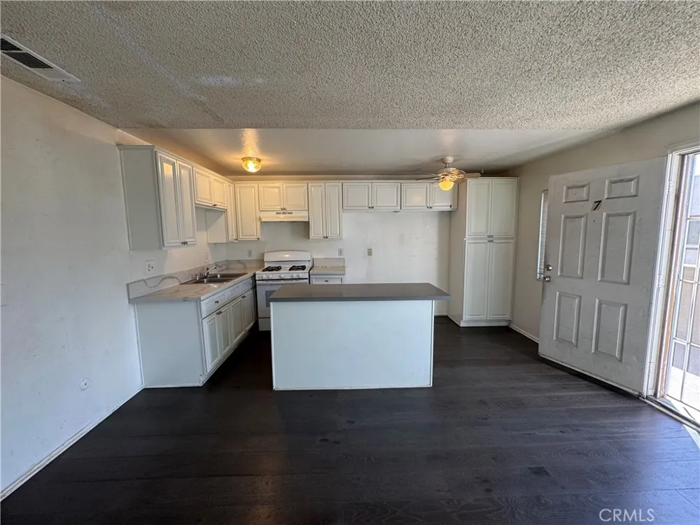 3751 Harvill Riverside, CA 92503