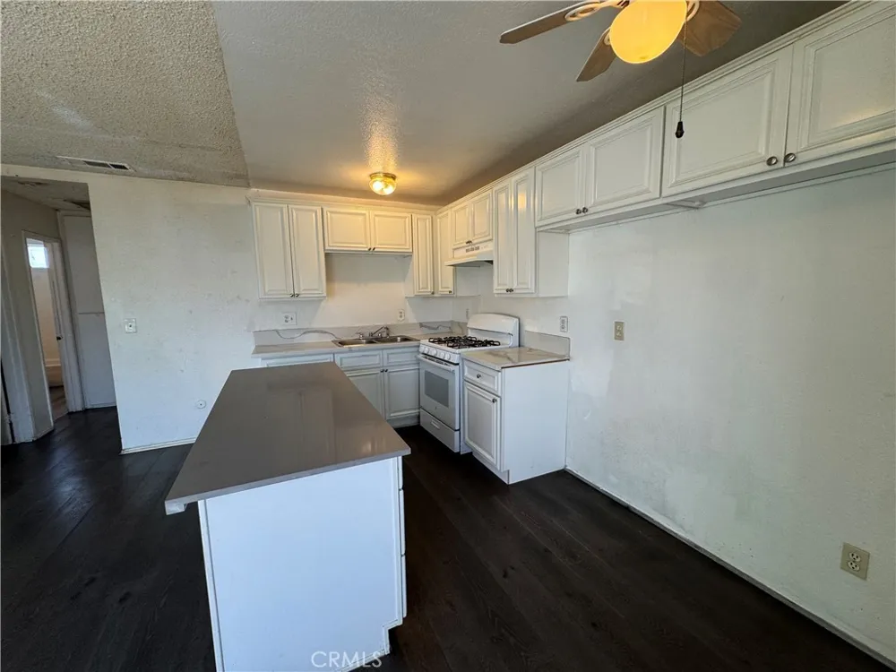 3751 Harvill Riverside, CA 92503