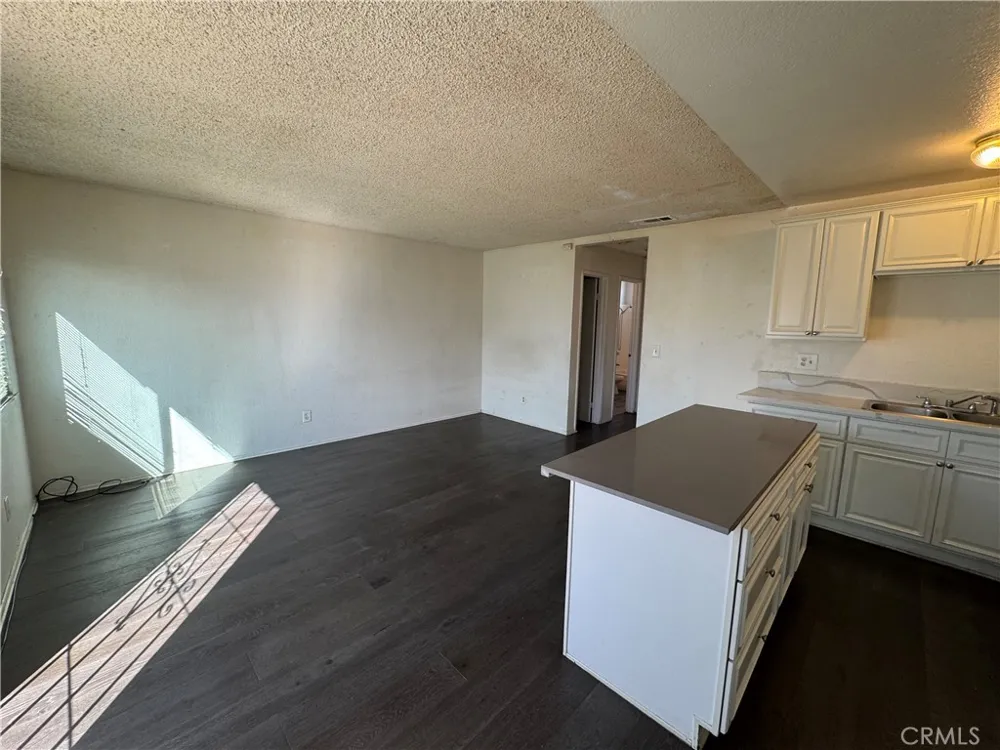 3751 Harvill Riverside, CA 92503