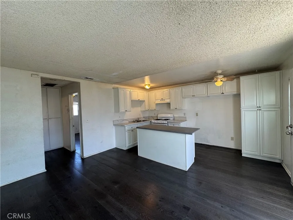 3751 Harvill Riverside, CA 92503
