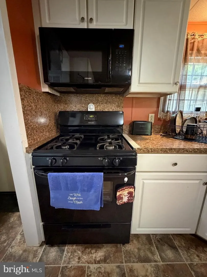 105 DOVEFIELD DRIVE Lancaster, PA 17603