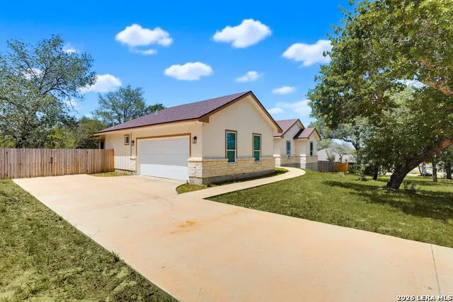 160 Log Cabin Way Poteet, TX 78065