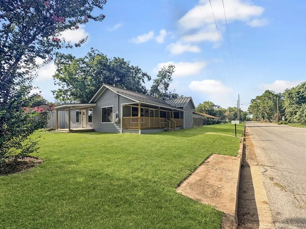 800 Fannin Avenue Cameron, TX 76520