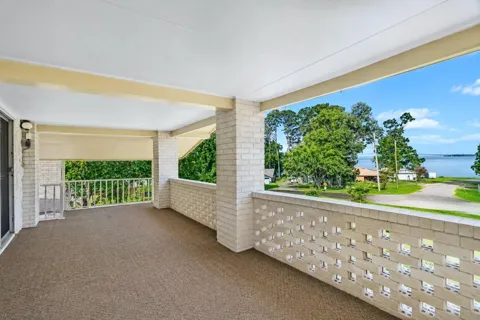 235 Lakeview Harbor