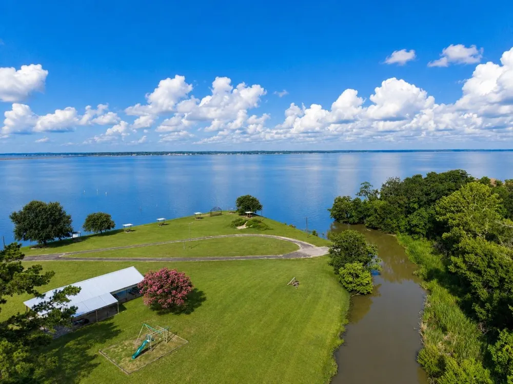 235 Lakeview Harbor Onalaska, TX 77360