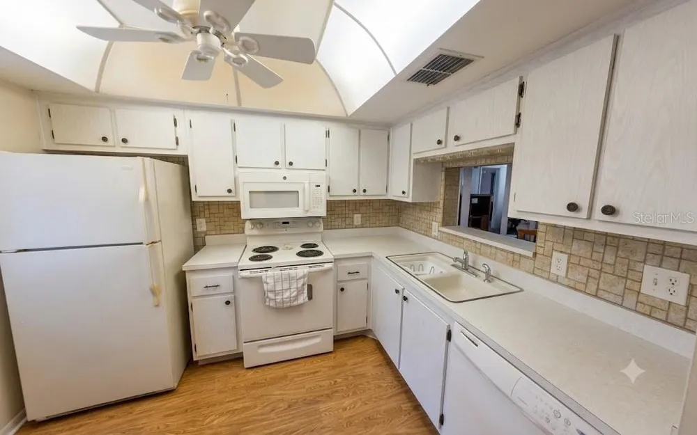 601 HERCULES AVENUE #1205 Clearwater, FL 33765
