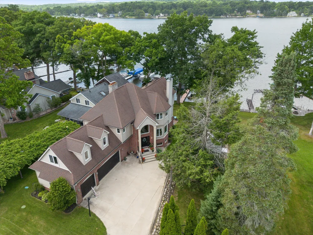 11556 Haylock Springfield Charter Township, MI 48350