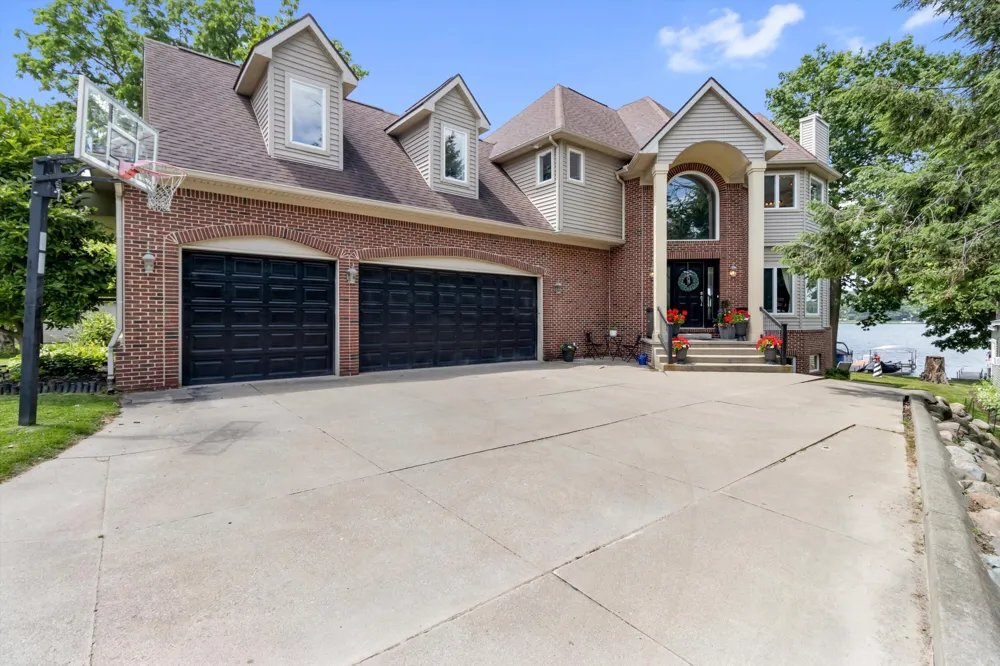 11556 Haylock Springfield Charter Township, MI 48350