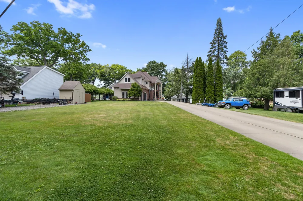 11556 Haylock Springfield Charter Township, MI 48350