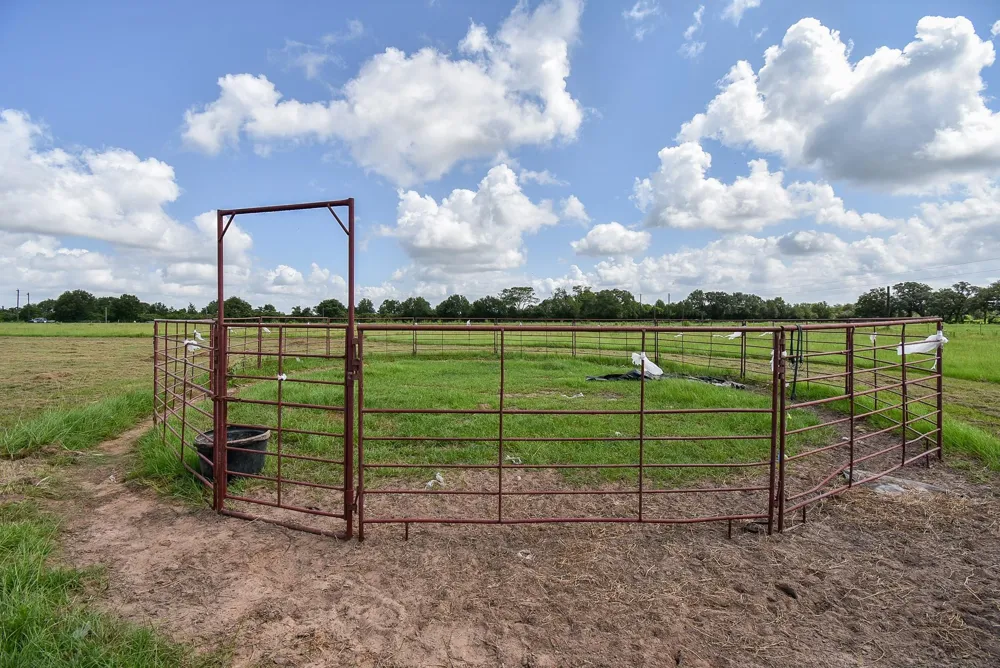 1508 County Road 217 Weimar, TX 78962