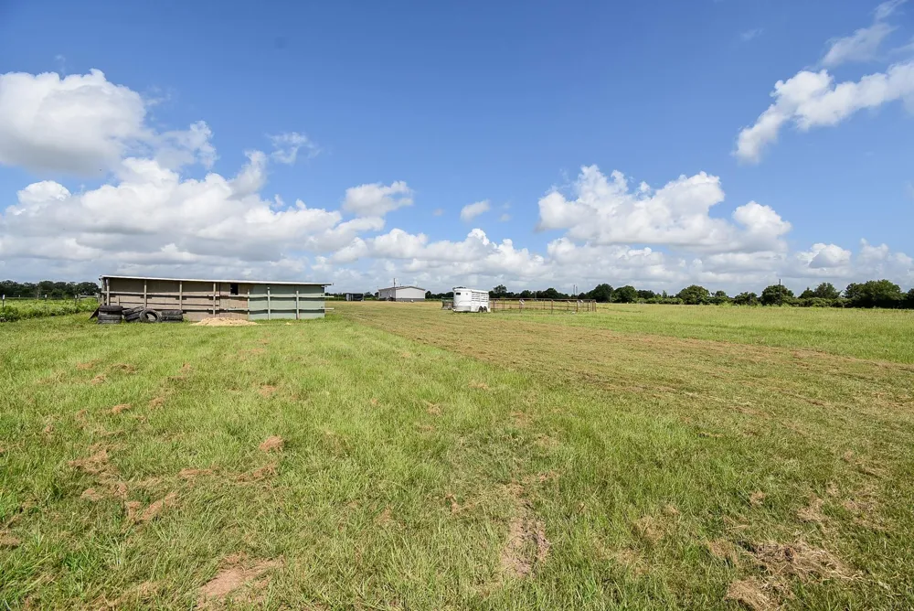 1508 County Road 217 Weimar, TX 78962