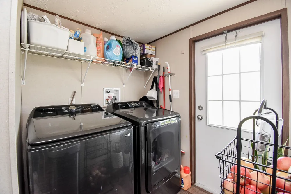 1508 County Road 217 Weimar, TX 78962