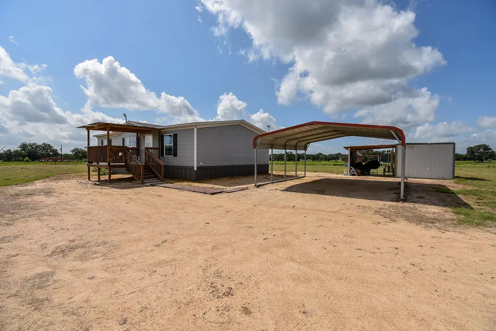 1508 County Road 217 Weimar, TX 78962