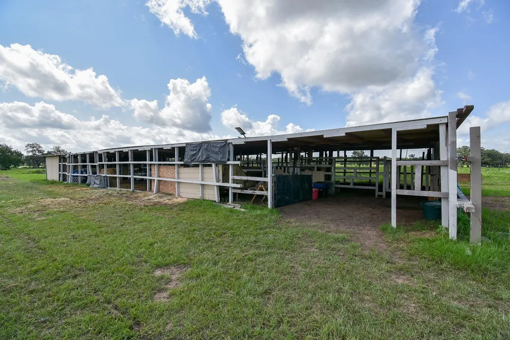 1508 County Road 217 Weimar, TX 78962