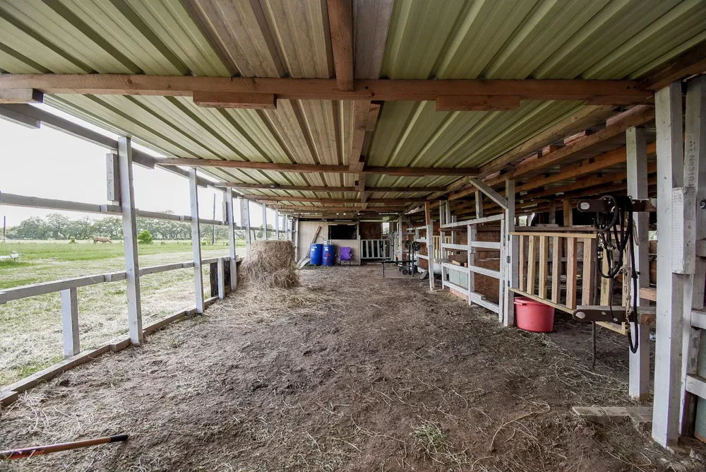1508 County Road 217 Weimar, TX 78962