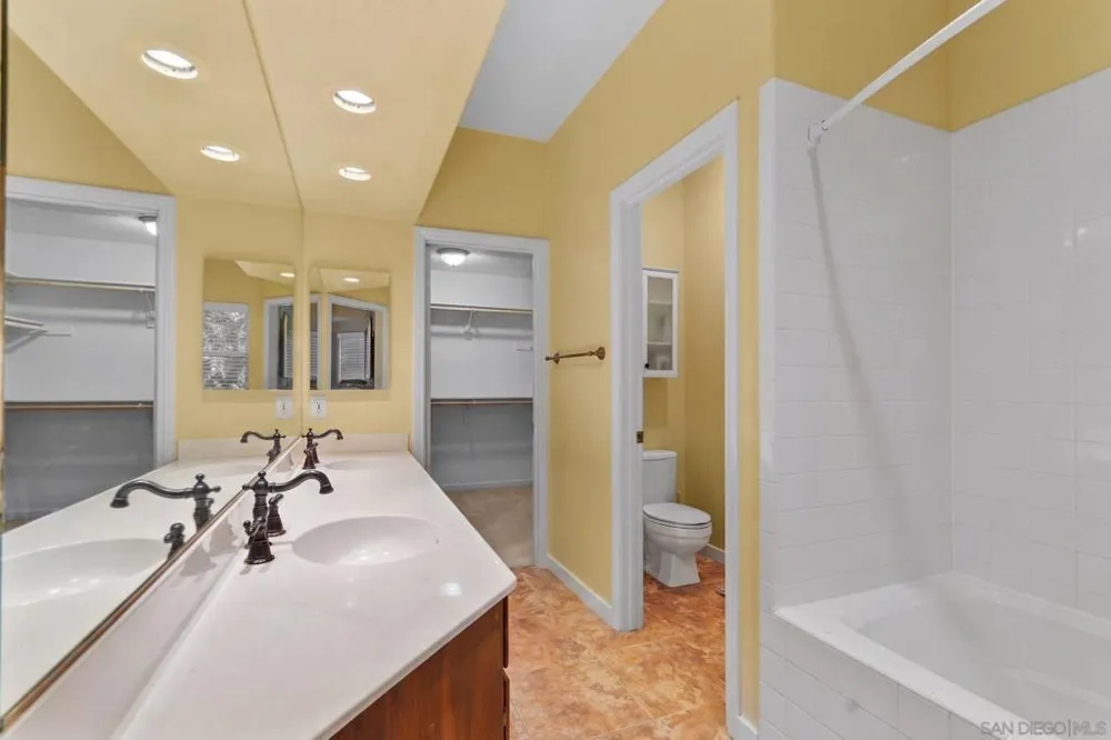 11249 caminito rodar San Diego, CA 92126
