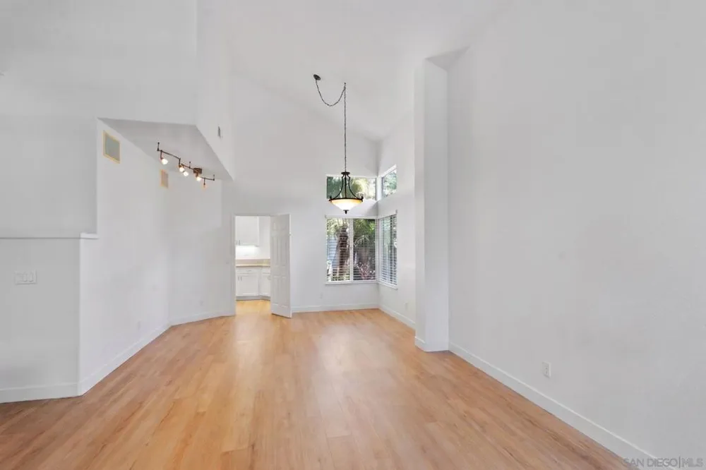 11249 caminito rodar San Diego, CA 92126