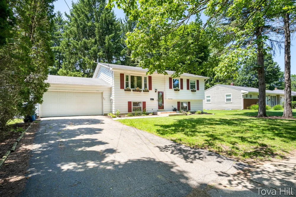 1111 Bretton Drive Kalamazoo Charter Township, MI 49006