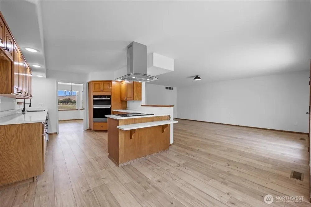 100608 W Old Inland Empire Hwy Prosser, WA 99350