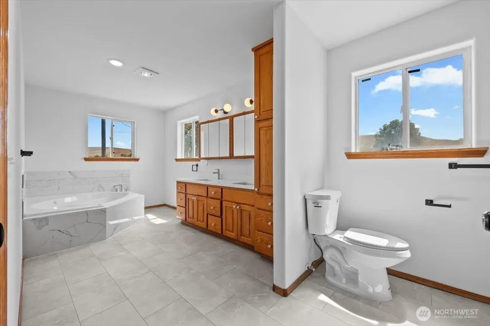 100608 W Old Inland Empire Hwy Prosser, WA 99350