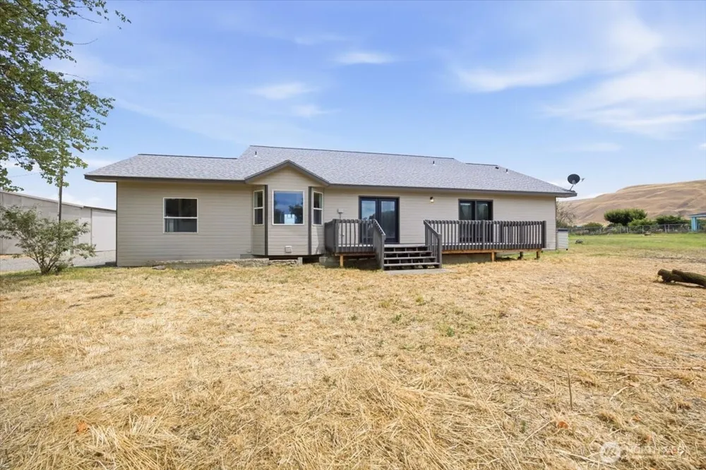 100608 W Old Inland Empire Hwy Prosser, WA 99350
