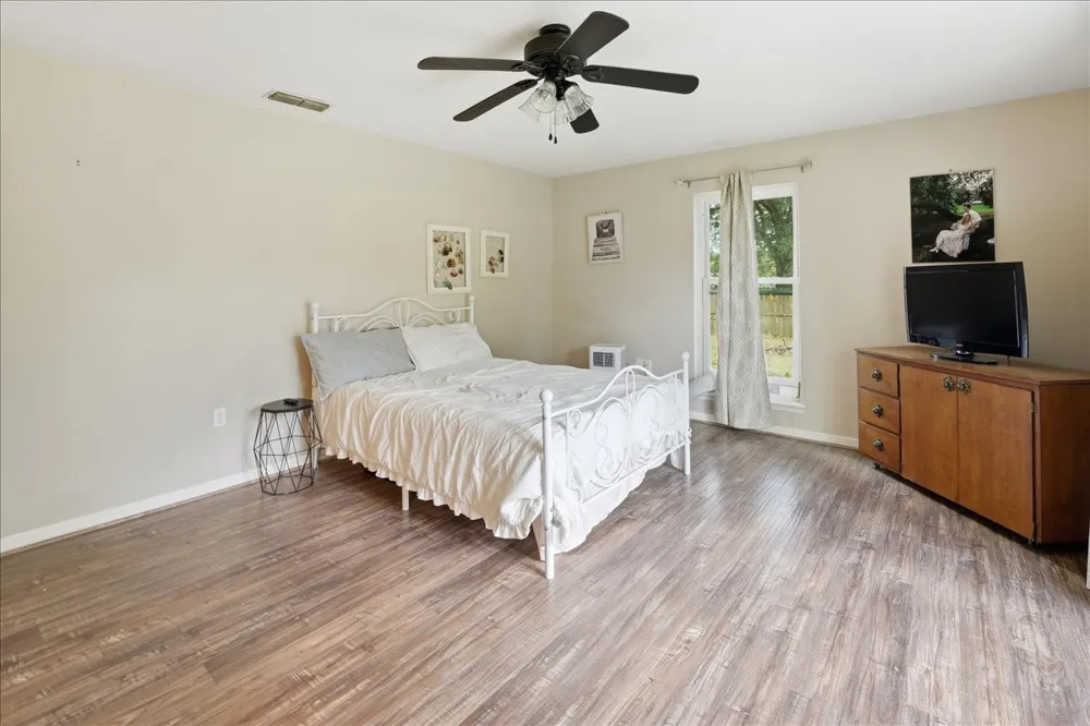 130 Mulberry Street Van, TX 75790
