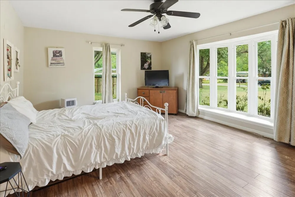 130 Mulberry Street Van, TX 75790
