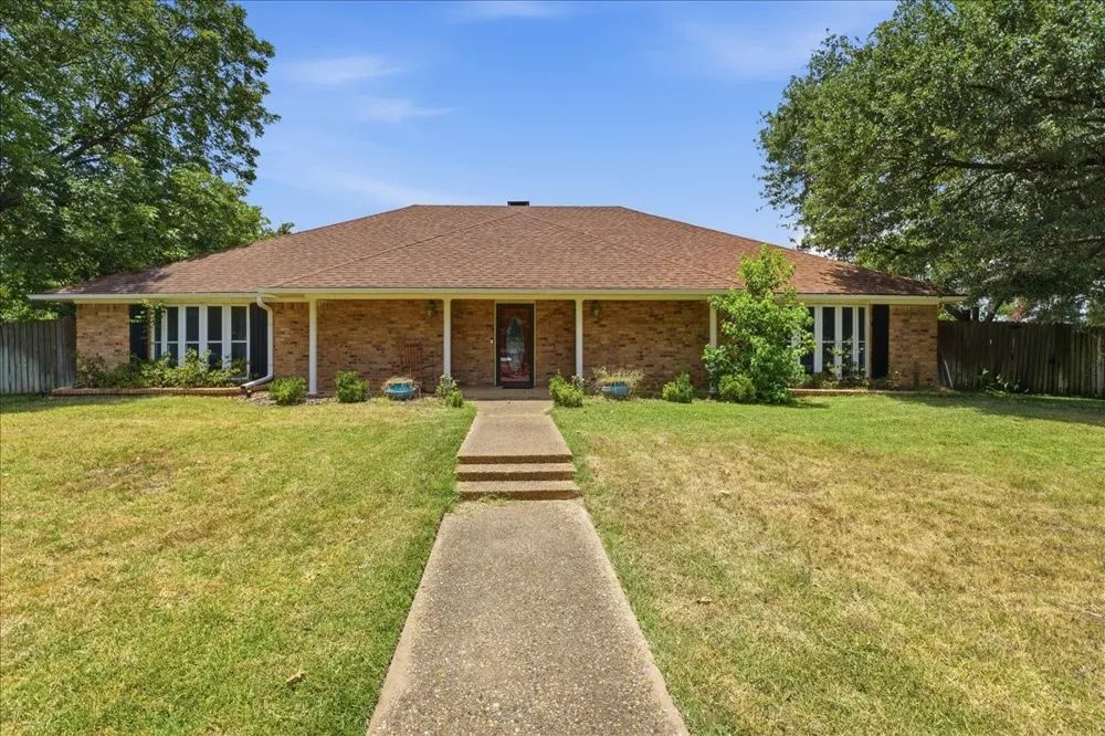 130 Mulberry Street Van, TX 75790