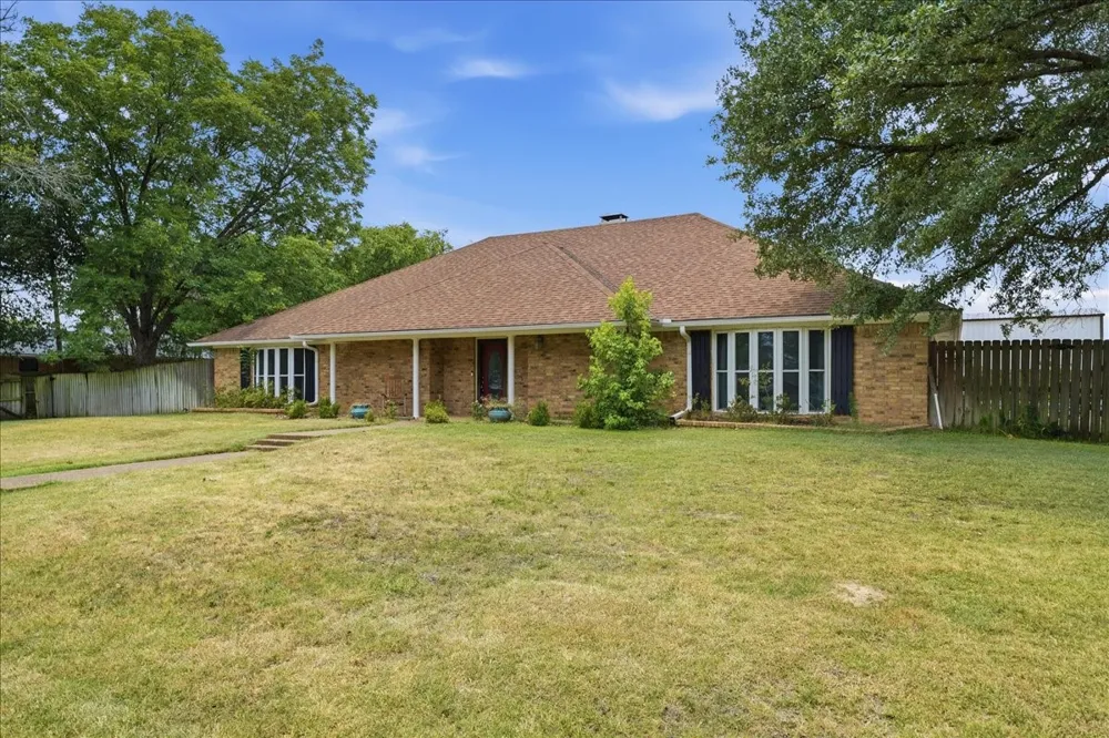 130 Mulberry Street Van, TX 75790