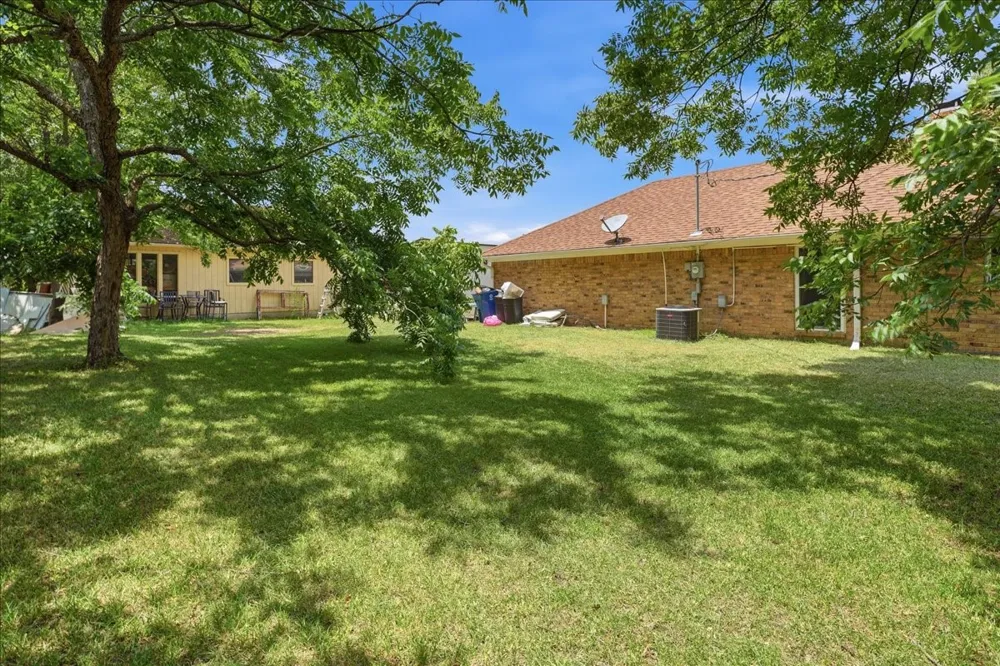 130 Mulberry Street Van, TX 75790
