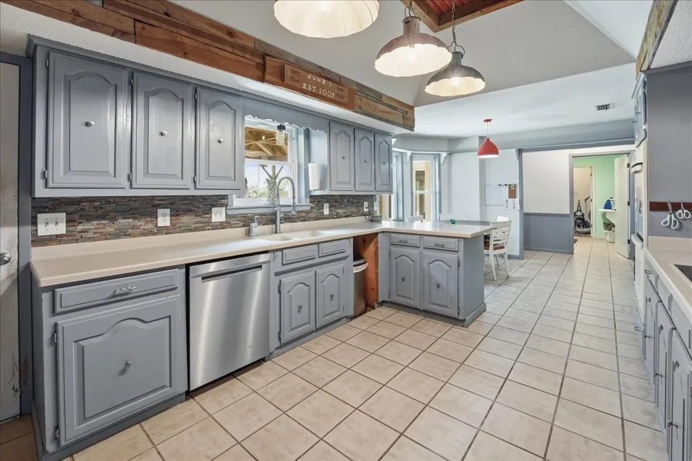 130 Mulberry Street Van, TX 75790