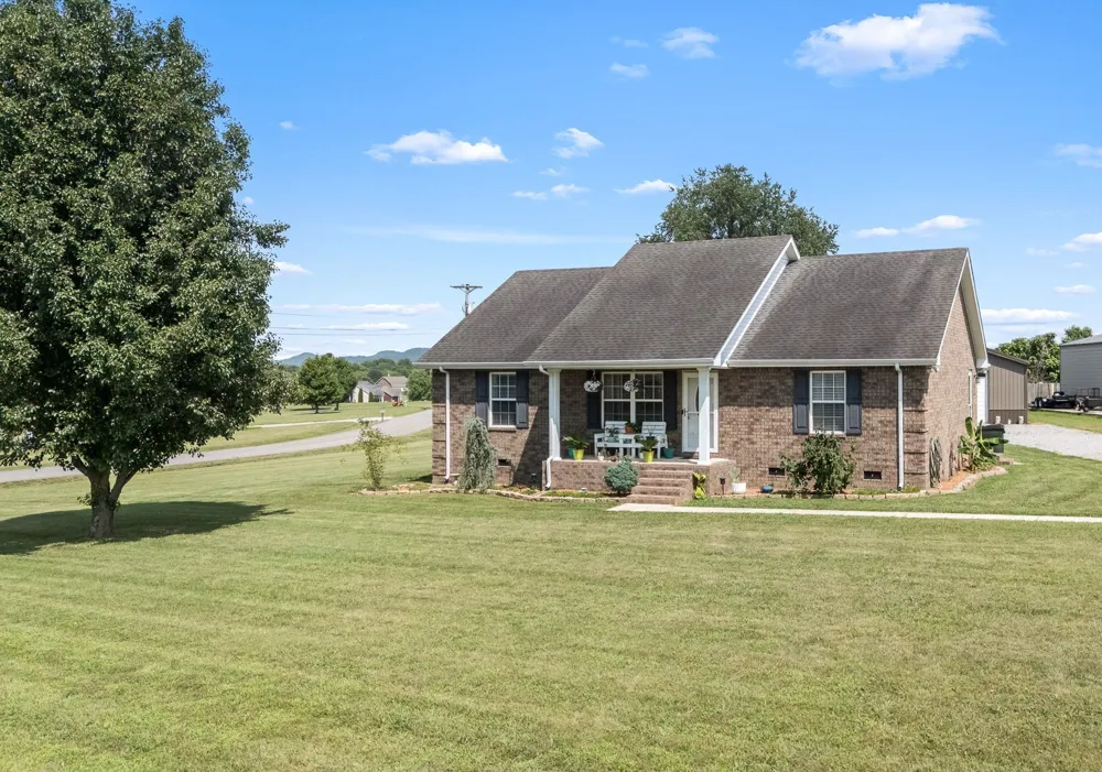 1012 Peak Dr Castalian Springs, TN 37031