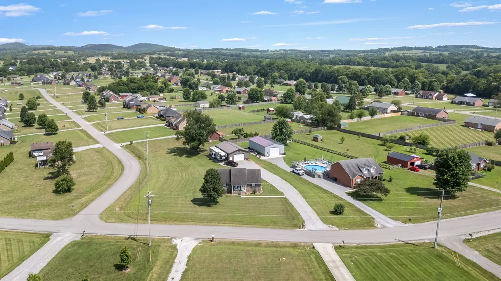1012 Peak Dr Castalian Springs, TN 37031