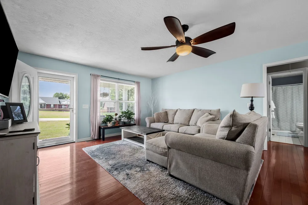 1012 Peak Dr Castalian Springs, TN 37031