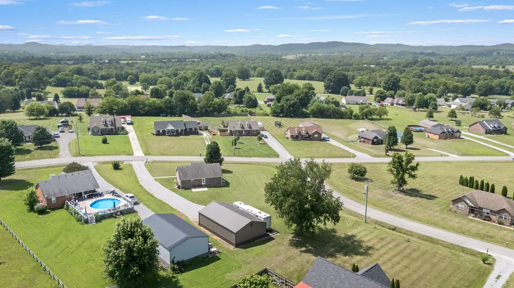 1012 Peak Dr Castalian Springs, TN 37031