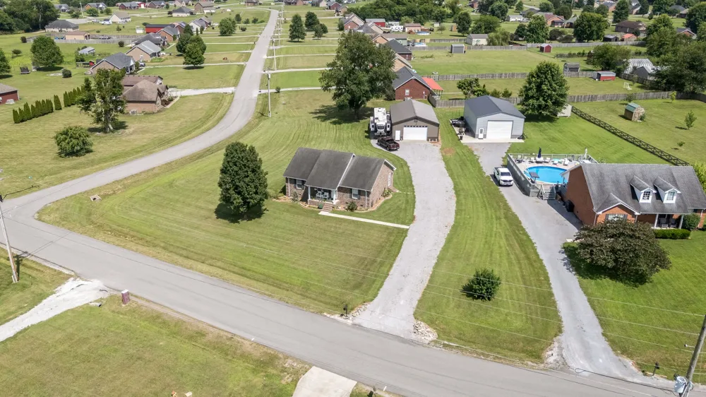 1012 Peak Dr Castalian Springs, TN 37031