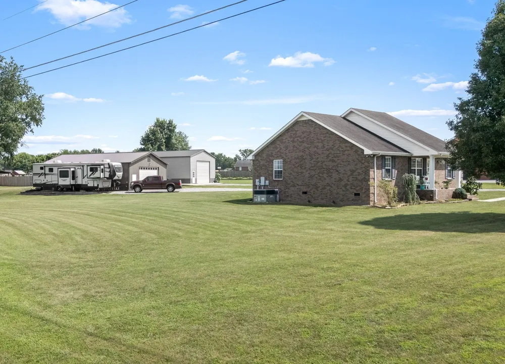 1012 Peak Dr Castalian Springs, TN 37031