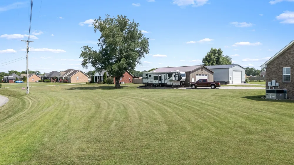 1012 Peak Dr Castalian Springs, TN 37031