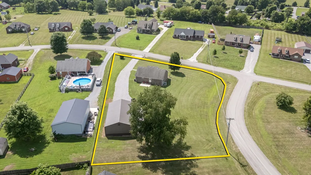 1012 Peak Dr Castalian Springs, TN 37031