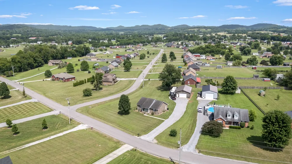 1012 Peak Dr Castalian Springs, TN 37031