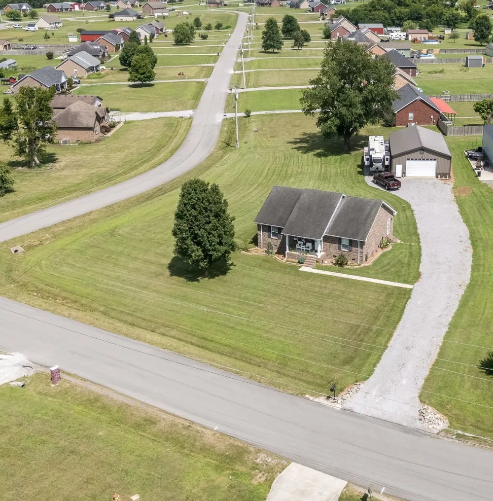 1012 Peak Dr Castalian Springs, TN 37031