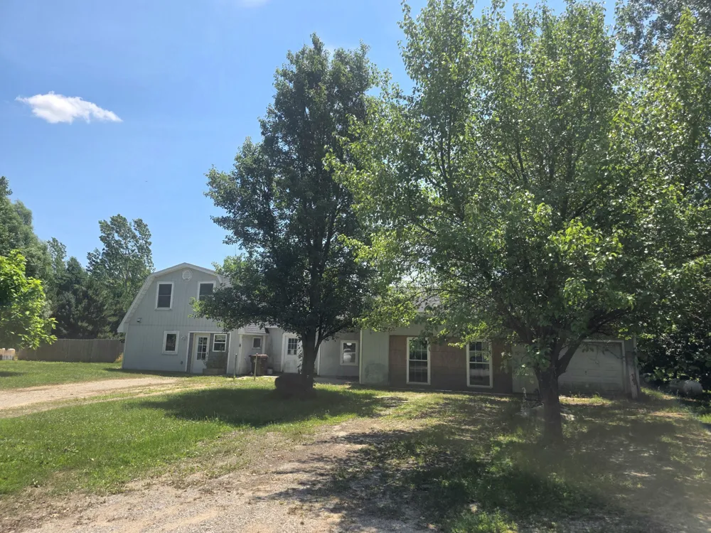 1402 E Deaner Road NE Edmore, MI 48829
