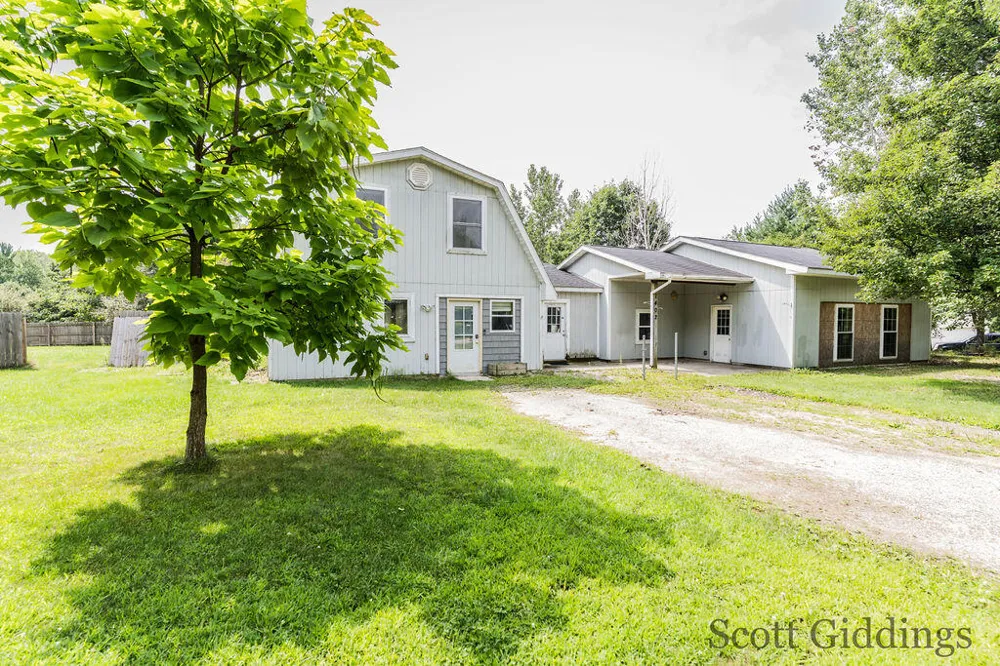 1402 E Deaner Road NE Edmore, MI 48829