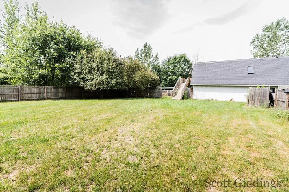 1402 E Deaner Road NE Edmore, MI 48829
