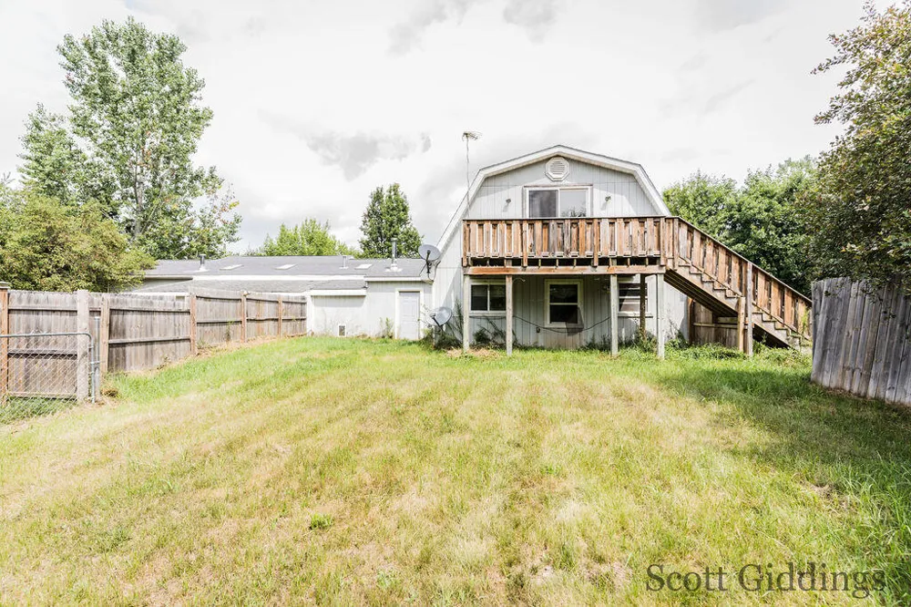 1402 E Deaner Road NE Edmore, MI 48829
