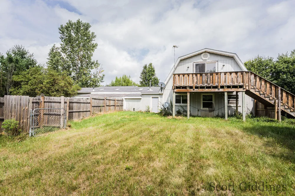1402 E Deaner Road NE Edmore, MI 48829