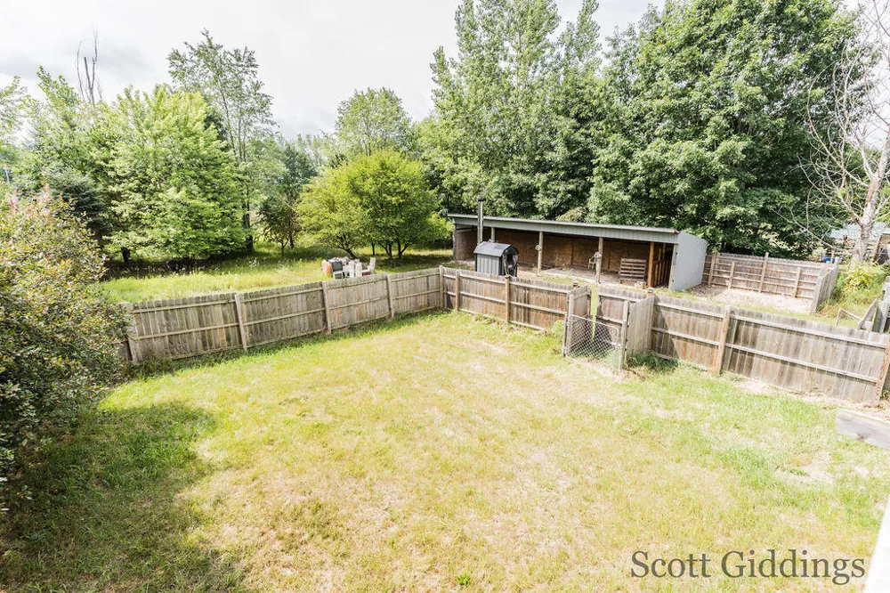 1402 E Deaner Road NE Edmore, MI 48829