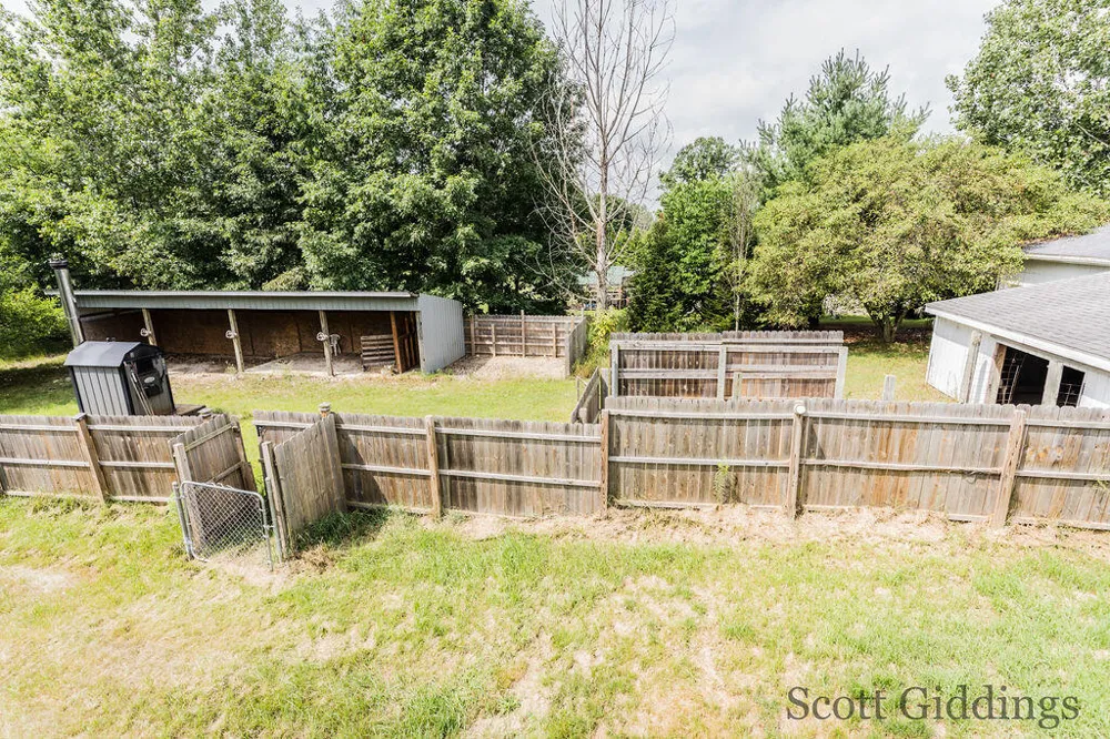 1402 E Deaner Road NE Edmore, MI 48829